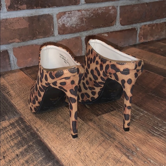 Cheetah Slip on Closed Toe Heels - Picture 3 of 3